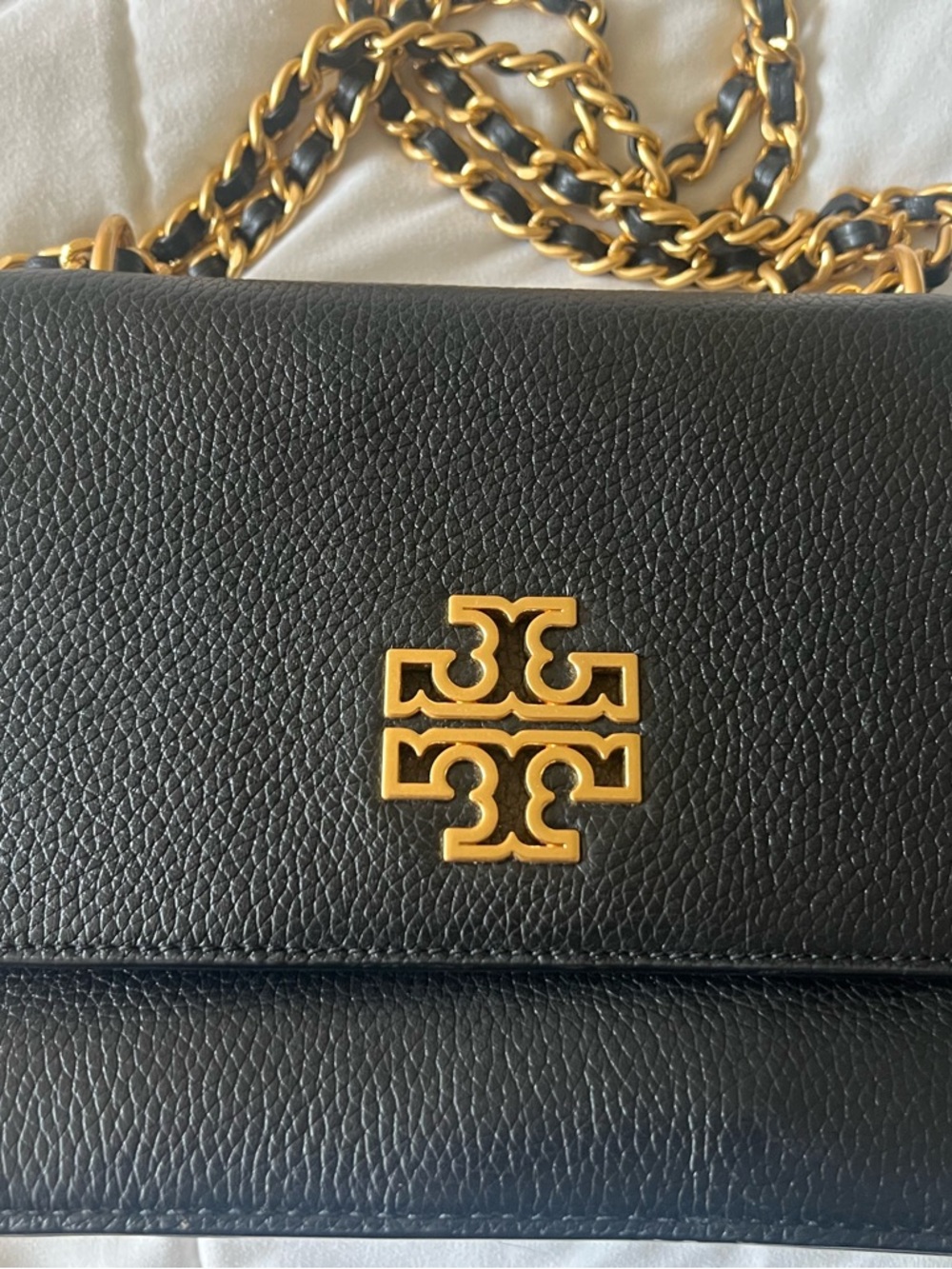 Tory Burch Black Leather Shoulder Bag with Gold Logo Chain - Picture 7 of 10